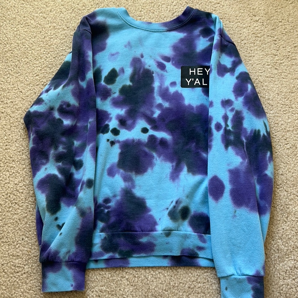 Addison Rae “HEY Y’ALL” sweatshirt! It is a size small.